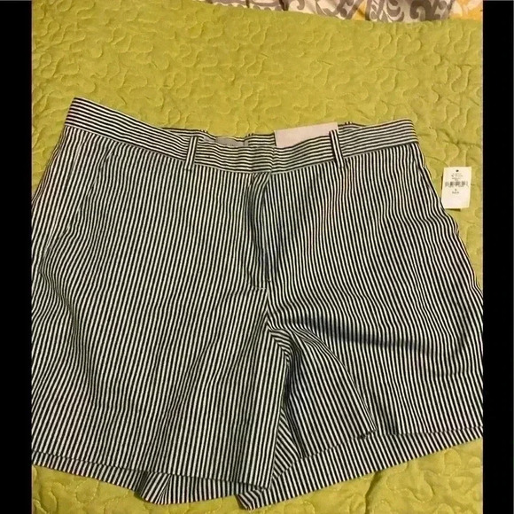Gap‎ - Picture 1 of 2